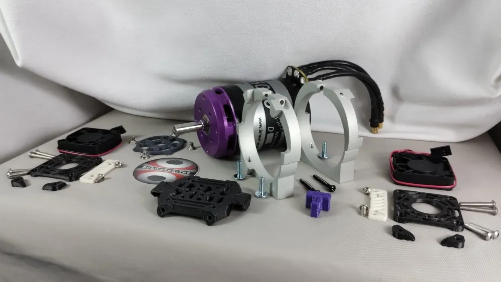 LMT-3030-LK-Motor für Traxxas XRT mit violetter Stirnseite, Halteringen und ausgelegten Anbauteilen