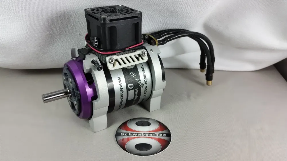 LMT 3030 LK für Traxxas X-Maxx mit hohem schwarzem Lüfteraufsatz und freier Motorwelle