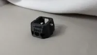 Schwarzer Schalterhalter für Hobbywing EZRUN MAX6 G2 mit offener Oberseite und seitlichem Schriftzug