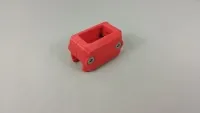 Roter Hobbywing-Schalterhalter für Traxxas Jato 4x4 mit rechteckiger Öffnung und zwei Schraubenköpfen