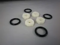 Losi Super Rock Rey Rock Scale Fahrwerk, vier helle Dämpfungselemente und schwarze Dichtringe