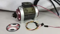 VeloCiRaptor 1000 für Traxxas X-Maxx mit roter Stirnseite, Ritzel, Lüfter und Anschlussleitung