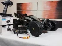 Schwarzer MCD RR5 Competition Max 4 mit Pistolensender, Ladegerät und EZRUN-Verpackung