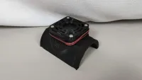 Schwarzer Kühlvogel 49 ARRMA Edition mit Lüfter und umlaufendem rot-schwarzem Kabel, schräg von oben